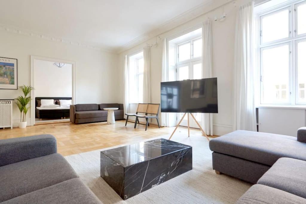 Moderen And Sleek 3Br With Bath By The Lakes And Metro Kodaň Exteriér fotografie